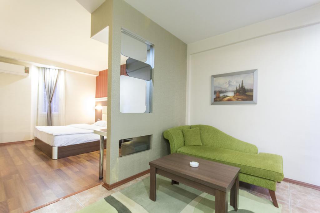 أضنه Sari Konak Apart Hotel الغرفة الصورة